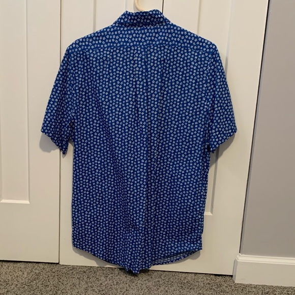 Vineyard Vines short sleeve button up Size M - Picture 2 of 3